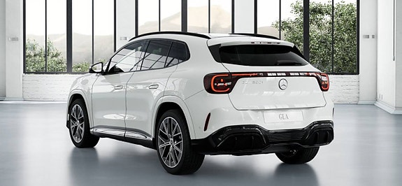 Mercedes-Benz GLA250 4 of 11