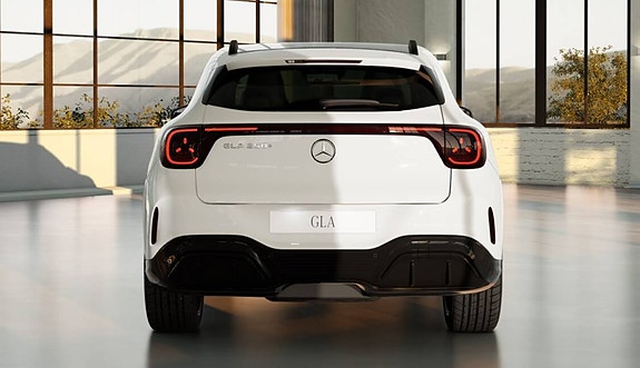 Mercedes-Benz GLA250 5 of 11