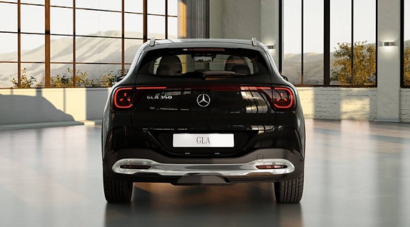 Mercedes-Benz GLA35 5 of 11
