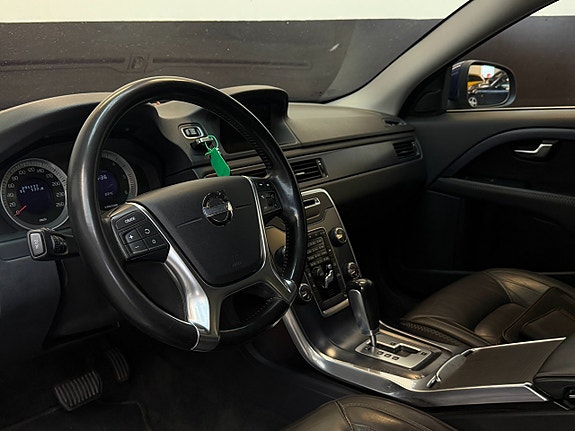 Volvo V70 3 of 16