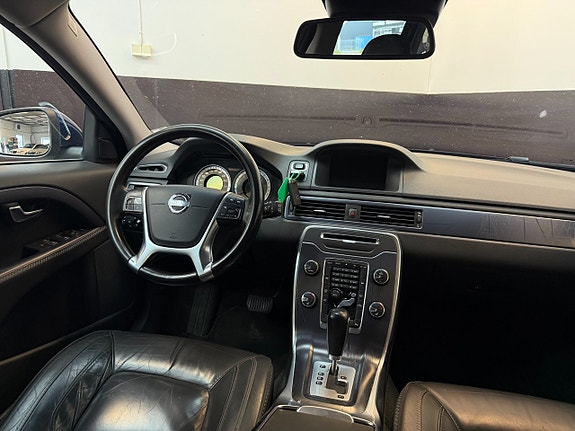 Volvo V70 8 of 16