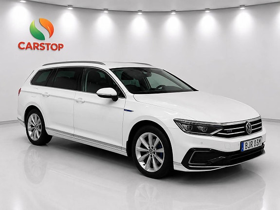Volkswagen Passat 2 of 14