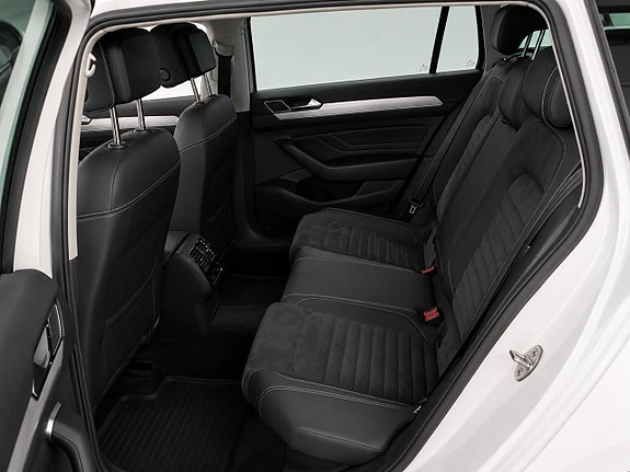 Volkswagen Passat 10 of 14