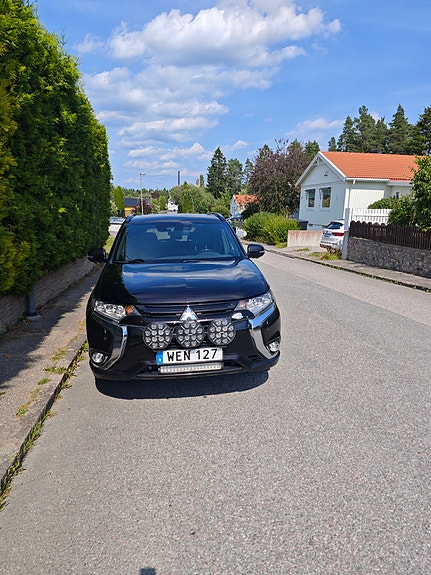 Mitsubishi Outlander 2 of 8