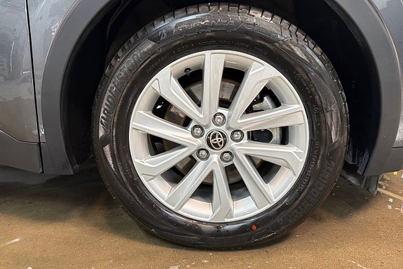 Toyota C-HR 17 of 21