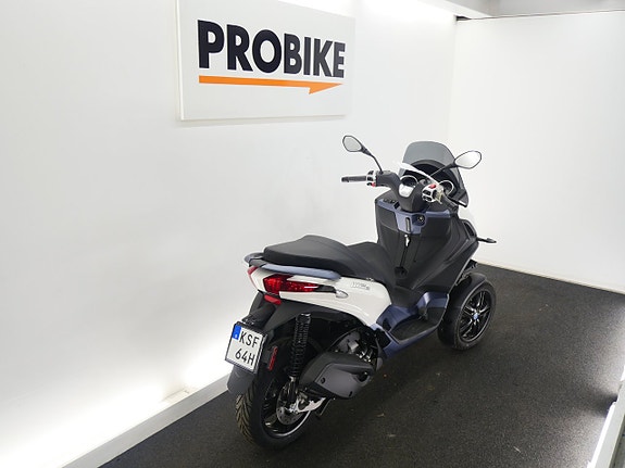 Piaggio MP3 300 HPE 3 of 4