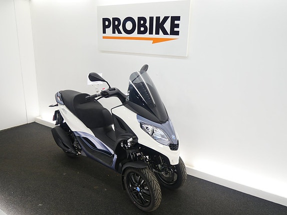 Piaggio MP3 300 HPE 2 of 4