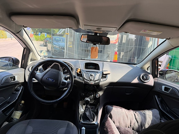 Ford Fiesta 3 of 4