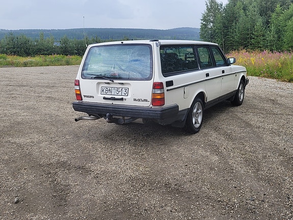 Volvo 240 5 of 15