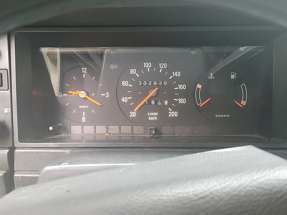 Volvo 240 13 of 15