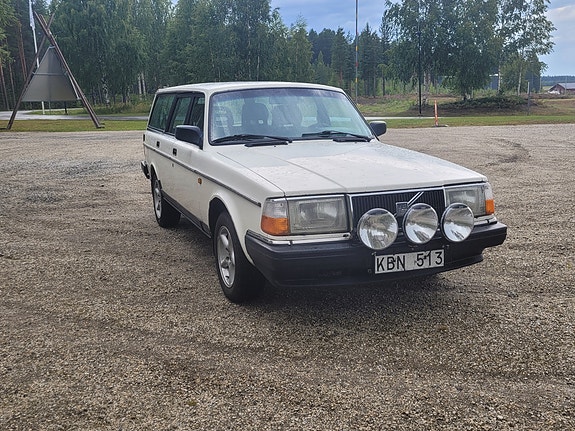 Volvo 240 9 of 15