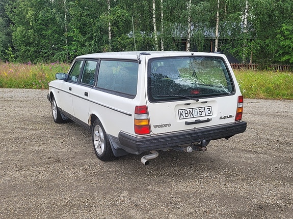 Volvo 240 3 of 15