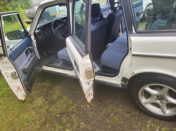 Volvo 240 2 of 15
