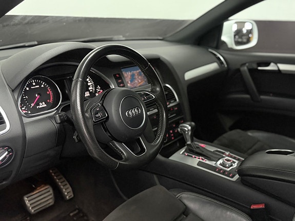 Audi Q7 2 of 27