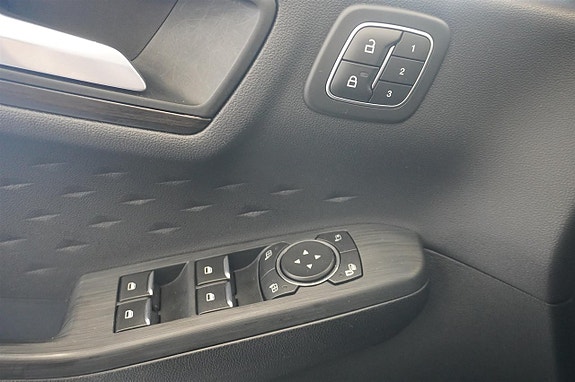 Ford Kuga 10 of 22