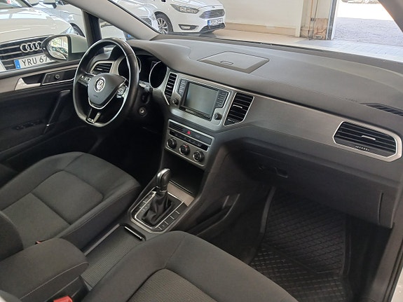 Volkswagen Golf Sportsvan 12 of 30