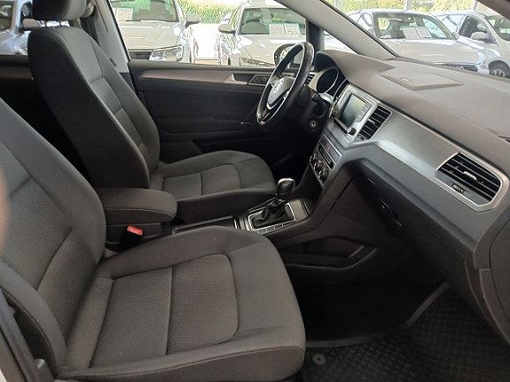 Volkswagen Golf Sportsvan 13 of 30