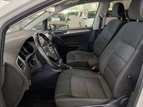 Volkswagen Golf Sportsvan 10 of 30