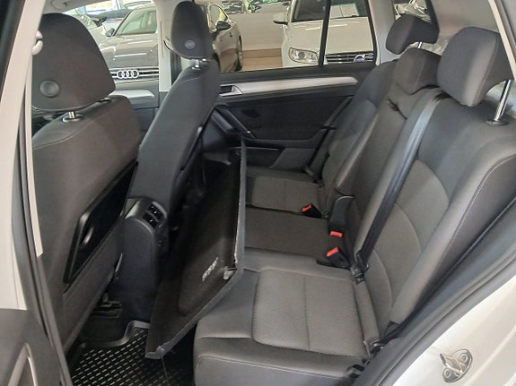 Volkswagen Golf Sportsvan 14 of 30