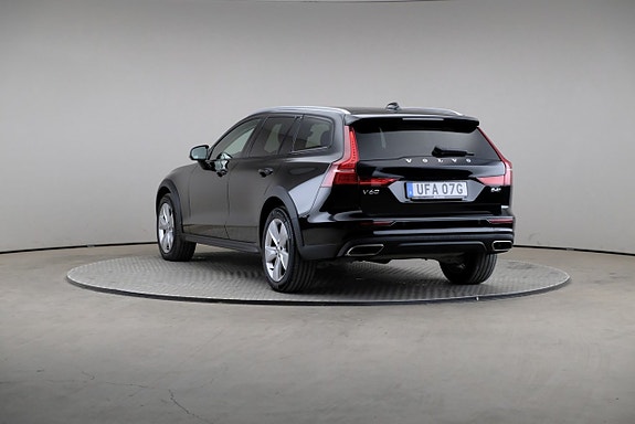 Volvo V60 Cross Country 2 of 29
