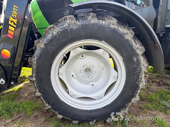 Traktor Deutz-Fahr 5100.4D med frontlastare och frontlyft 11 of 27