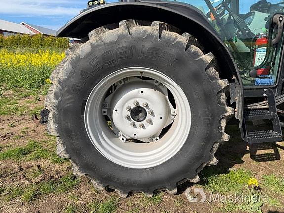 Traktor Deutz-Fahr 5100.4D med frontlastare och frontlyft 15 of 27
