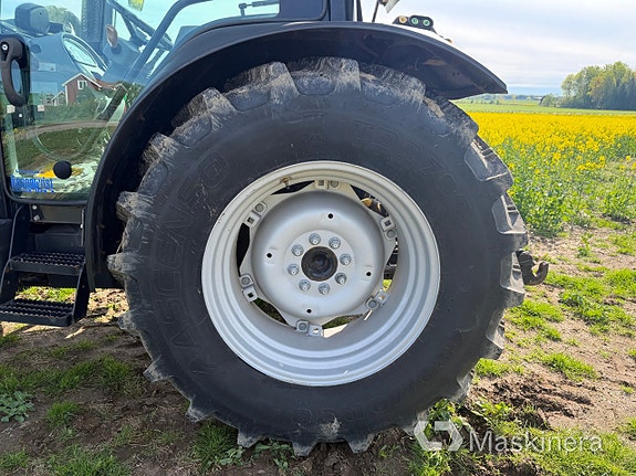 Traktor Deutz-Fahr 5100.4D med frontlastare och frontlyft 9 of 27