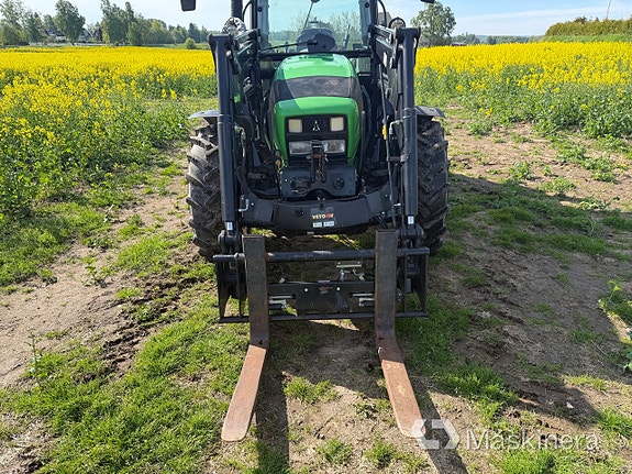 Traktor Deutz-Fahr 5100.4D med frontlastare och frontlyft 21 of 27