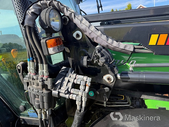 Traktor Deutz-Fahr 5100.4D med frontlastare och frontlyft 26 of 27