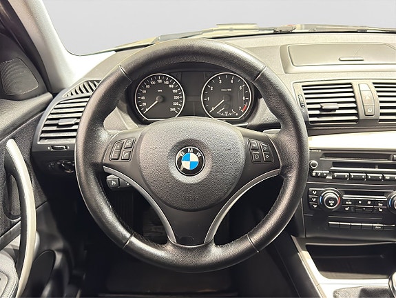 BMW 116i 14 of 16