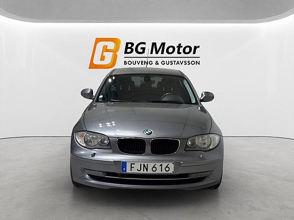 BMW 116i 2 of 16