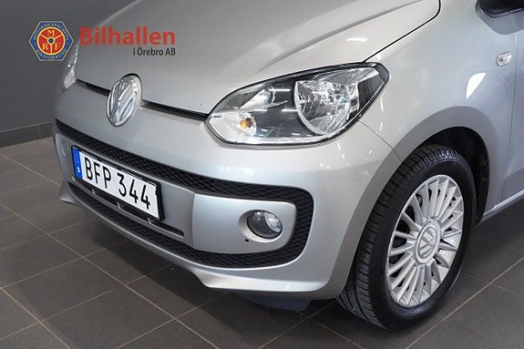 Volkswagen UP! 3 of 16