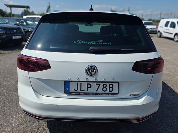 Volkswagen Passat 3 of 12