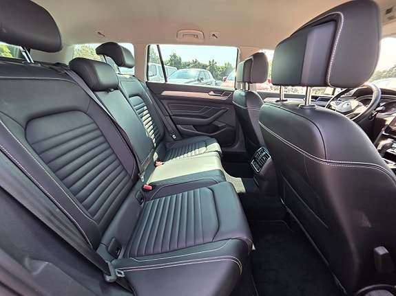 Volkswagen Passat 9 of 12