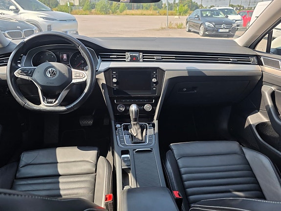 Volkswagen Passat 10 of 12