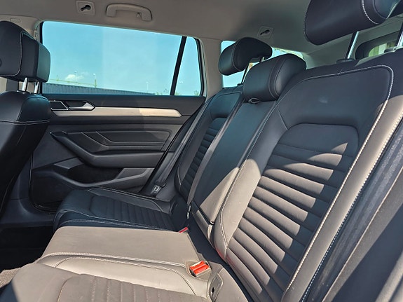 Volkswagen Passat 11 of 12