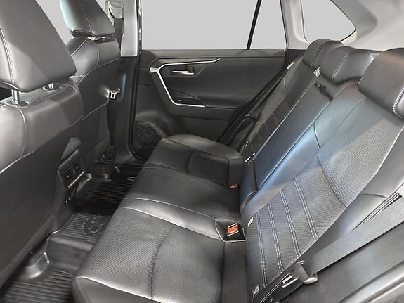 Toyota RAV4 11 of 19