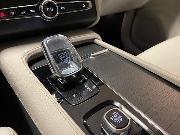 Volvo XC90 11 of 30
