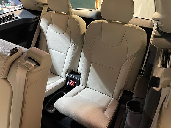 Volvo XC90 25 of 30