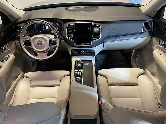 Volvo XC90 6 of 30