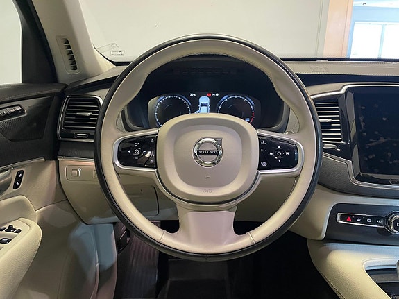 Volvo XC90 7 of 30