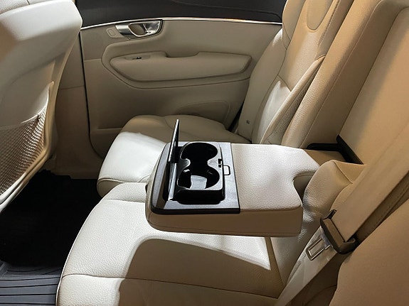 Volvo XC90 24 of 30