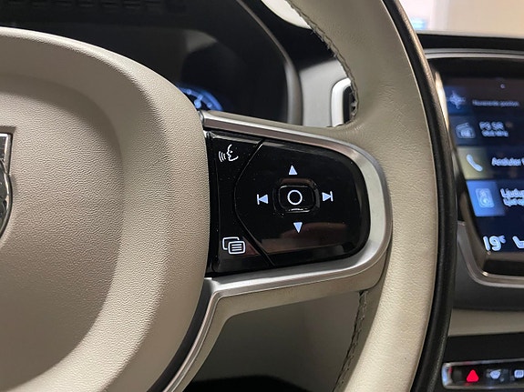 Volvo XC90 9 of 30