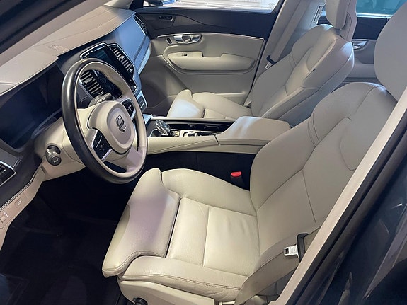 Volvo XC90 5 of 30