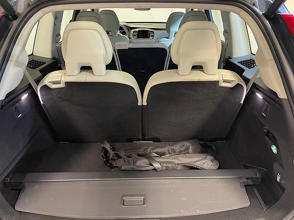 Volvo XC90 26 of 30