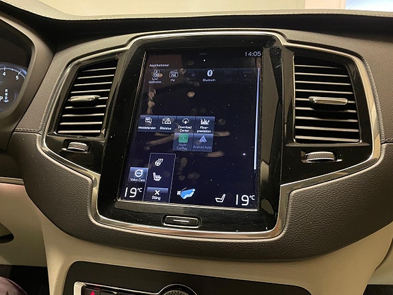 Volvo XC90 16 of 30
