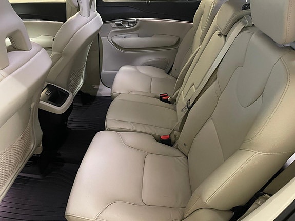 Volvo XC90 20 of 30