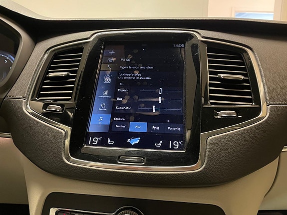 Volvo XC90 14 of 30
