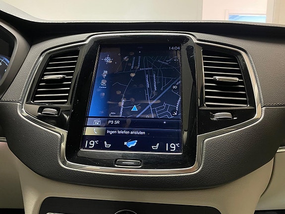 Volvo XC90 13 of 30