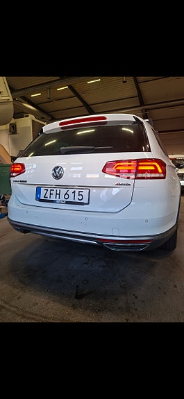 Volkswagen Passat Alltrack 5 of 6